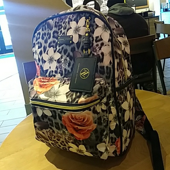 Adrienne Vittadini printed backpack - Picture 2 of 4